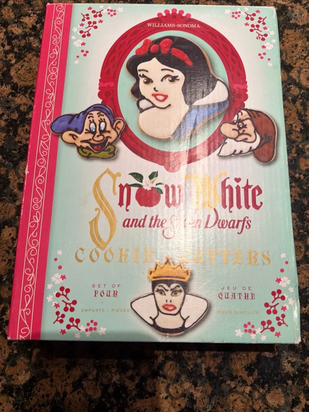 William Sonoma Disney Snow White & Seven Dwarfs Cookie Cutter Set new open box